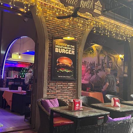 White River Guesthouse بنوم بنه المظهر الخارجي الصورة
